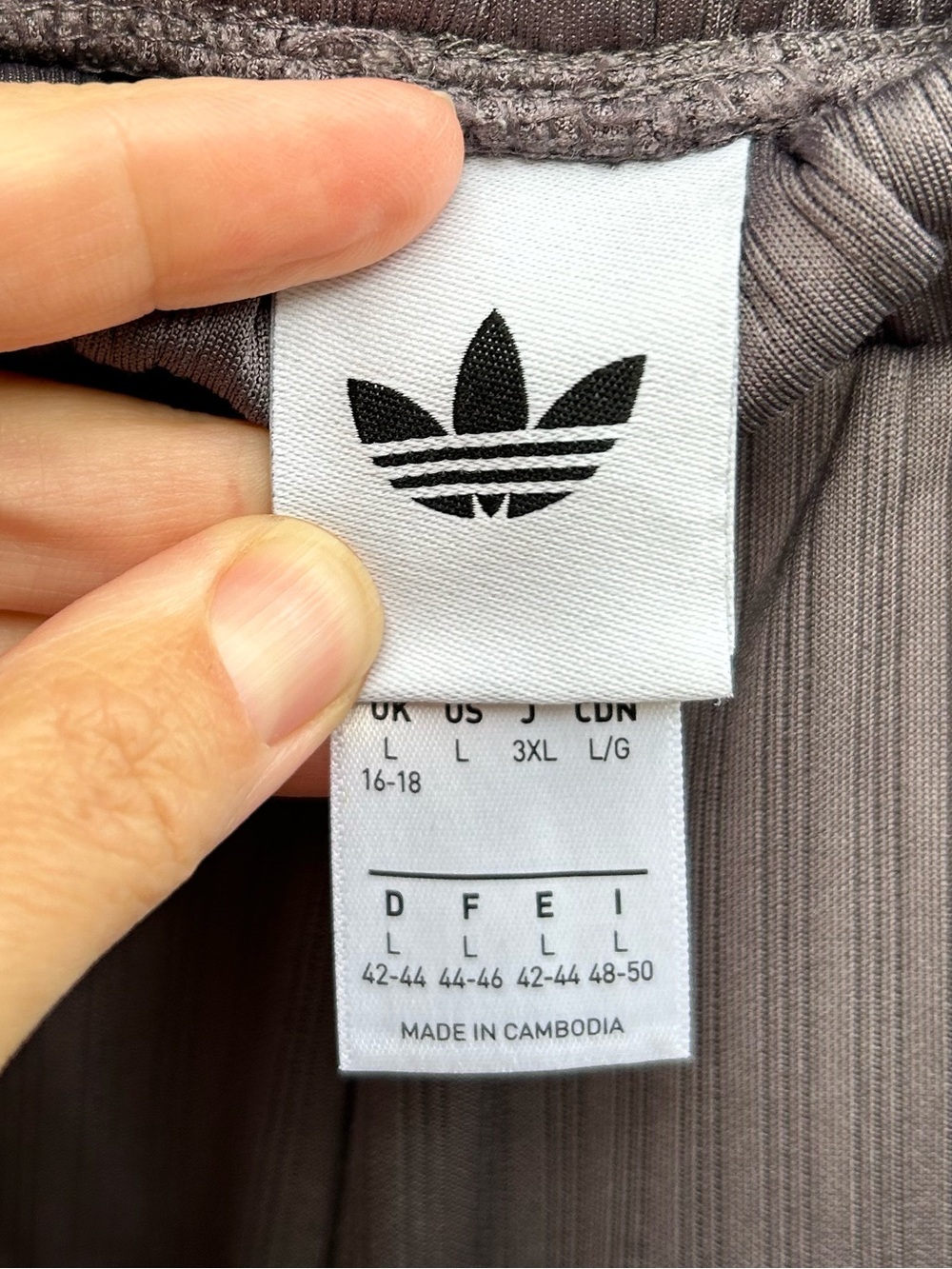Adidas Essentials winterized Wide Rib Pants, size L - Picture 8 of 11